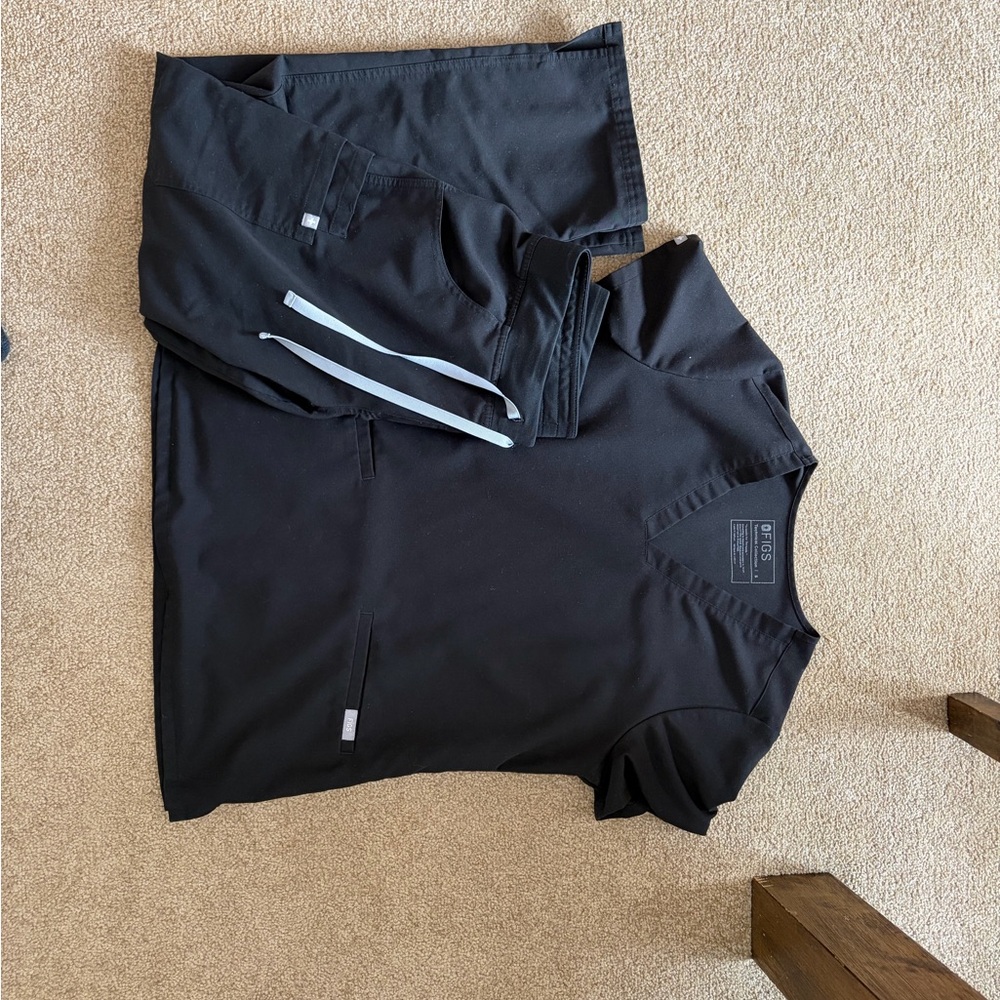 Figs Black Scrub Set
